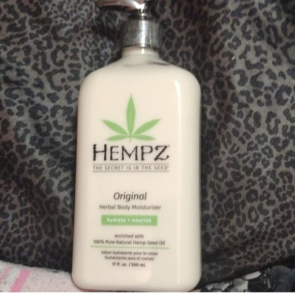 Hempz Other - Hempz Original HMoisturizer with Green Leaf Logo